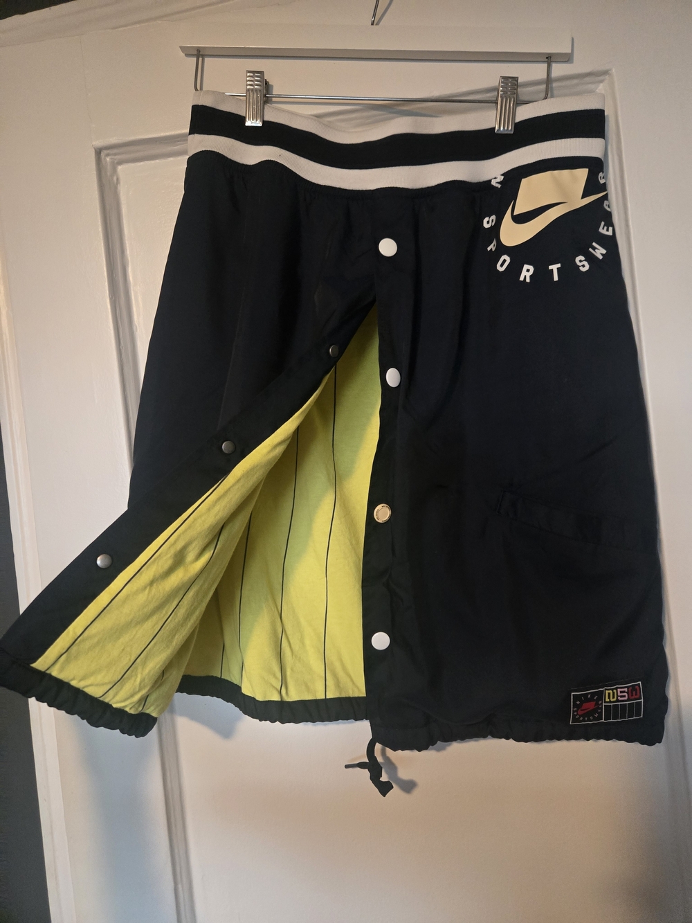 Nike Women's Sportswear Woven Snap Button Skirt